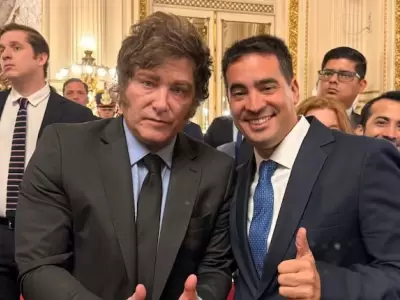 Javier Milei y su nuevo vocero Adri�n Ravier.