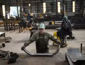 La producci�n manufacturera acumula una ca�da del 9,2% interanual y el empleo suma 13 trimestres consecutivos en retroceso