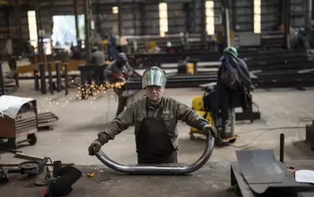La producci�n manufacturera acumula una ca�da del 9,2% interanual y el empleo suma 13 trimestres consecutivos en retroceso