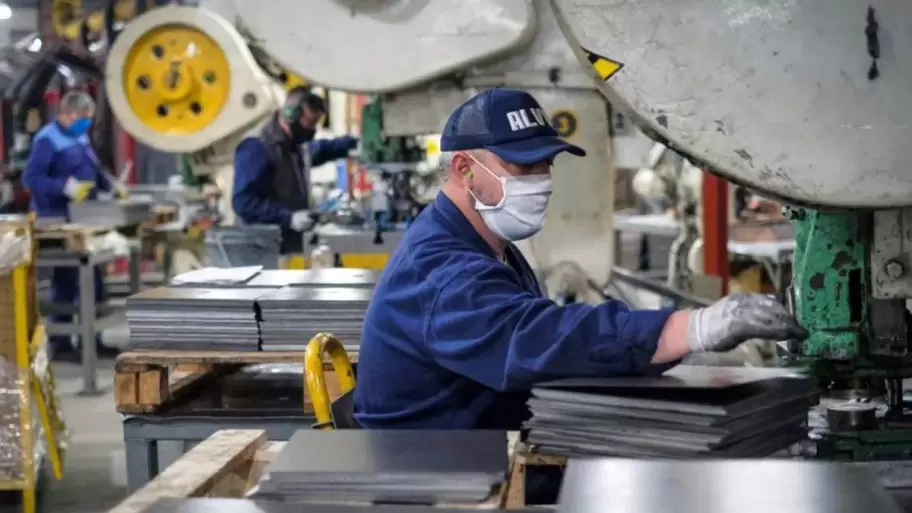 La producci�n manufacturera acumula una ca�da del 9,2% interanual y el empleo suma 13 trimestres consecutivos en retroceso