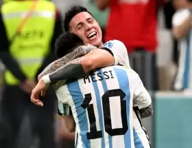 Enzo Fern�ndez y Lionel Messi