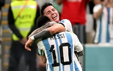 Enzo Fern�ndez y Lionel Messi