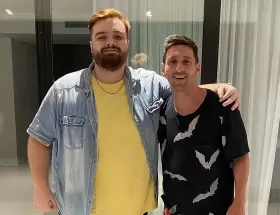 Ibai Llanos junto a Lionel Messi.