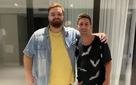 Ibai Llanos junto a Lionel Messi.
