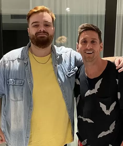 Ibai Llanos junto a Lionel Messi.