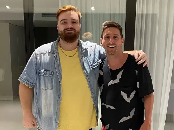 Ibai Llanos junto a Lionel Messi.
