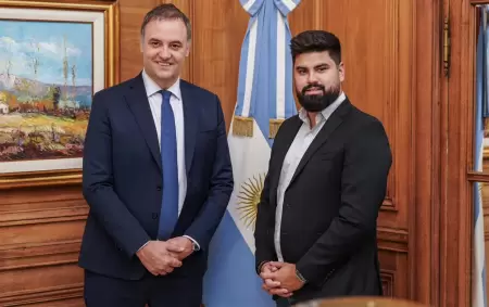 Manuel Adorni junto a Fabi�n Fern�ndez.