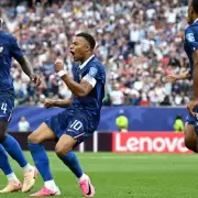 Francia gan� 3 a 0 a Irak y Mbapp� qued� segundo detr�s de Messi como goleador de la historia de los mundiales