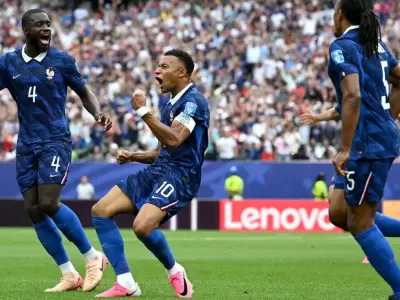 Mbapp� encabez� la victoria de Francia sobre Irak, con dos de los tres goles del equipo galo.