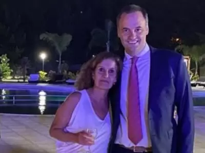 Manuel Adorni y su mam� Silvia Pais