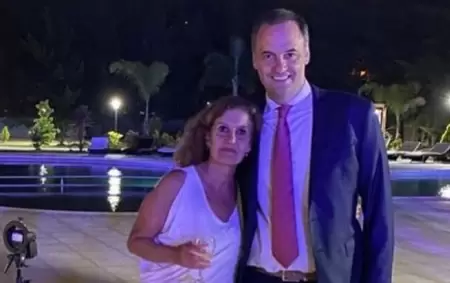 Manuel Adorni y su mam� Silvia Pais