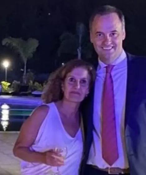Manuel Adorni y su mam� Silvia Pais