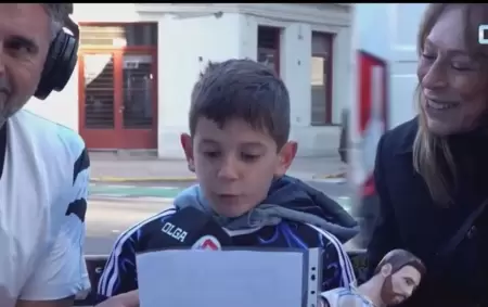 Manu, un nene de 8 a�os le escribi� una carta a Messi