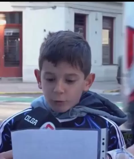 Manu, un nene de 8 a�os le escribi� una carta a Messi