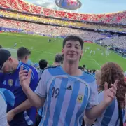 Es argentino, estudia periodismo y cambió la facultad por el Mundial: así es trabajar en la Copa desde adentro