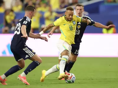 Neymar Jr. volvi� a ponerse la camiseta de Brasil en la victoria 3 a 0 frente a Escocia.
