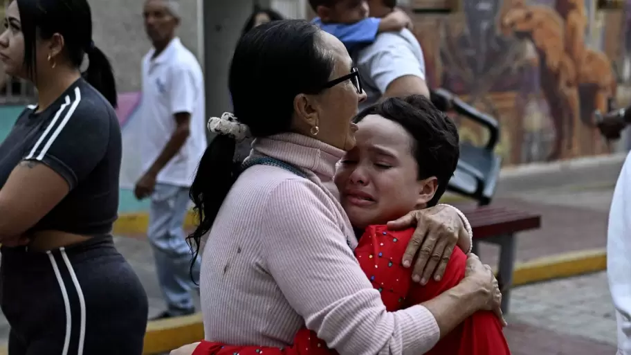 familias venezolanas prefirieron pasar la noche en la calle por miedo a que sus viviendas se vengan abajo