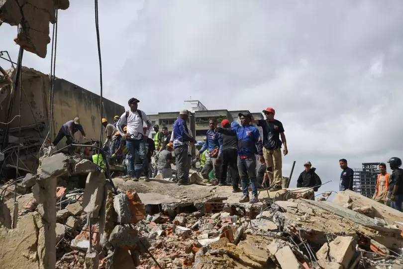 Dos potentes sismos de magnitud 7,2 y 7,5 sacudieron a Venezuela, provocaron el colapso de edificios, da�os en hospitales e infraestructura cr�tica