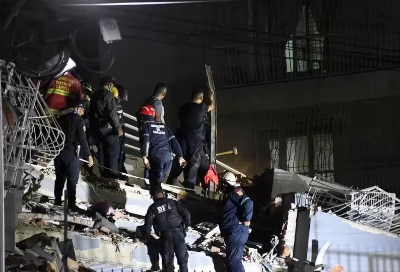 Dos potentes sismos de magnitud 7,2 y 7,5 sacudieron a Venezuela, provocaron el colapso de edificios, da�os en hospitales e infraestructura cr�tica
