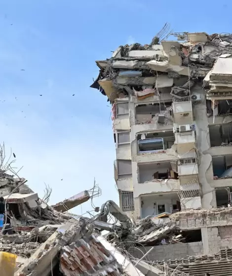 Dos potentes sismos de magnitud 7,2 y 7,5 sacudieron a Venezuela, provocaron el colapso de edificios, da�os en hospitales e infraestructura cr�tica