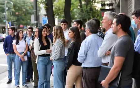 El problema ya no es conseguir trabajo, sino que el sueldo alcance