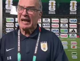 Marcelo Bielsa estall� con la prensa tras la derrota de Uruguay frente a Espa�a.