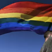Leer con orgullo: 5 novelas queer que emocionan, desafían y dejan huella