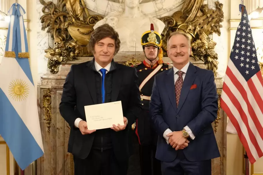 Javier Milei y Peter Lamelas