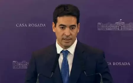 Adri�n Ravier en su primera conferencia de prensa