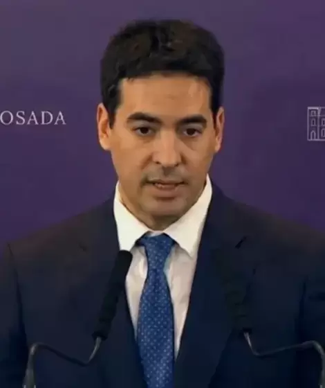 Adri�n Ravier en su primera conferencia de prensa