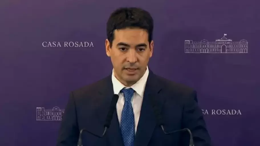 Adrián Ravier en su primera conferencia de prensa