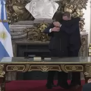 Asumió Santilli: el abrazo con Milei y Adorni, y el rechazo de Karina a Santiago Caputo
