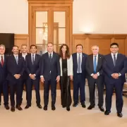 Con la cabeza en 2027: Milei busca evitar las PASO y negocia colectoras con los gobernadores