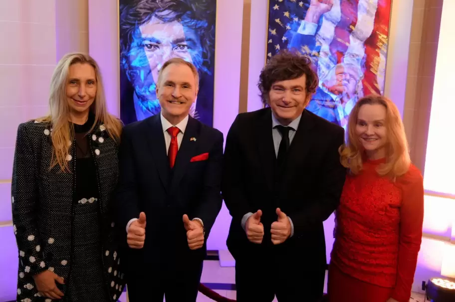 Karina Milei, Peter Lamelas, Javier Milei y Stephanie, esposa de Lamelas