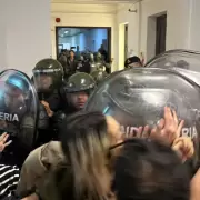 "¡Porro hijo de pu**!": el presidente de CNEA salió escoltado por Gendarmería en medio de una ola de despidos