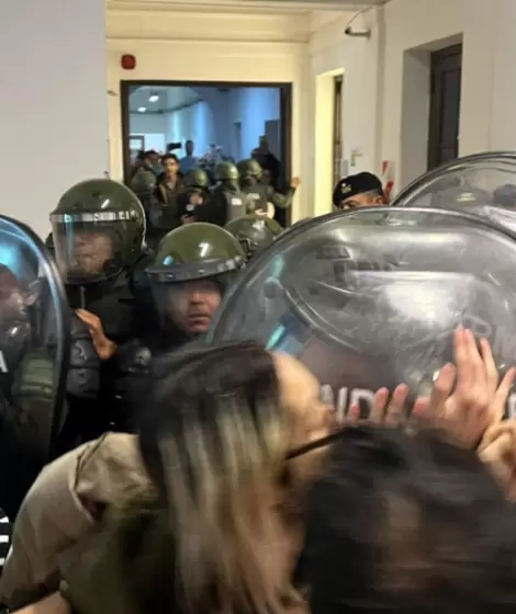 Mart�n Porro, tuvo que abandonar las instalaciones escoltado por efectivos de Gendarmer�a Nacional