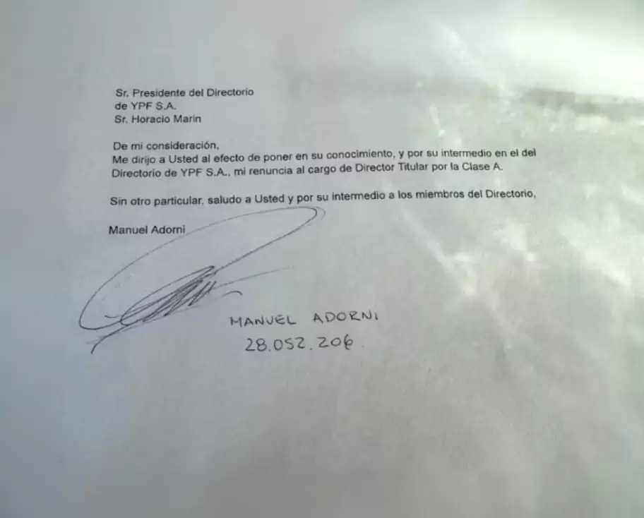 Escueta carta de renuncia de Adorni a Marín