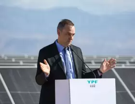 Manuel Adorni renunci� a YPF