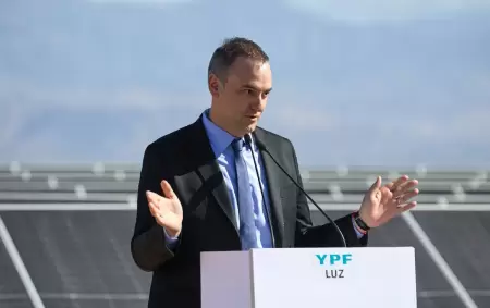 Manuel Adorni renunci� a YPF