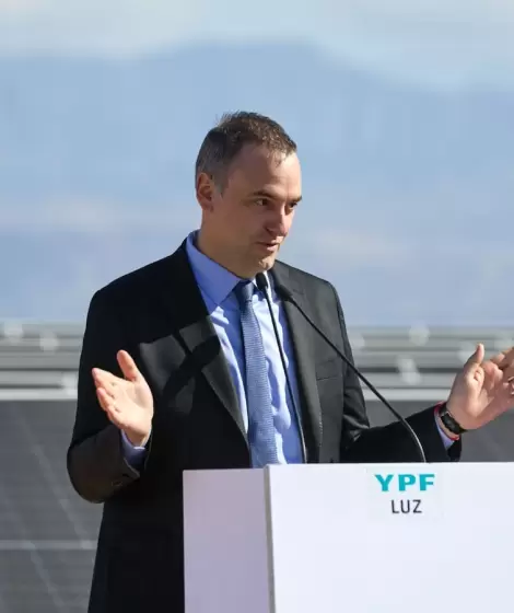 Manuel Adorni renunci� a YPF
