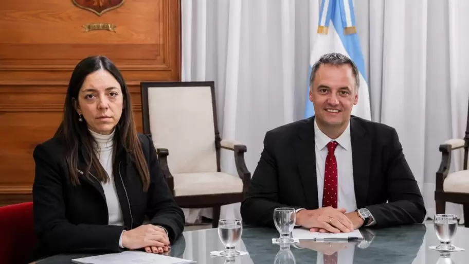 Laura Schiuma Y Manuel Adorni