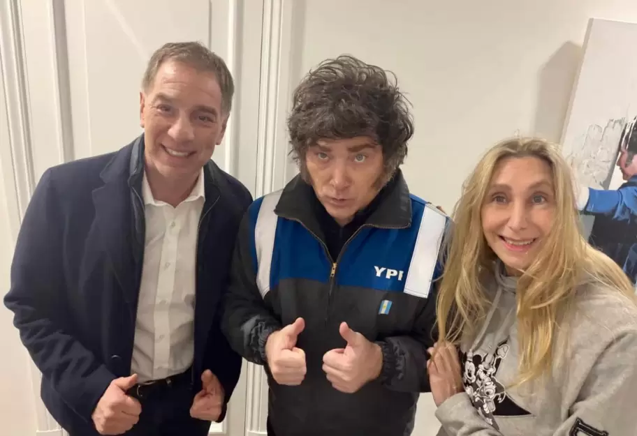 Santilli junto a los hermanitos Milei