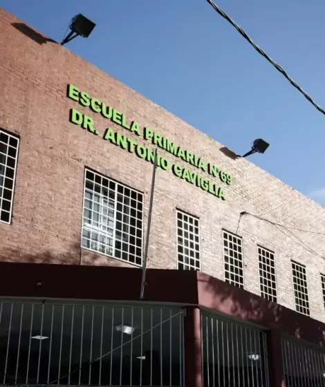 Momentos de mucha tensi�n en la Escuela Primaria N� 69 "Dr. Antonio Caviglia"