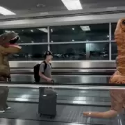 Jimena Barón sorprendió a Momo en Miami con un insólito recibimiento: dinosaurios, risas y una reacción que se volvió viral