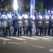 Prohibido festejar: la polic�a reprimi� a los hinchas en el Obelisco y hay 5 efectivos heridos