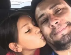 Una de las fotos con las que Gabriel Vega record� a su hija Agostina