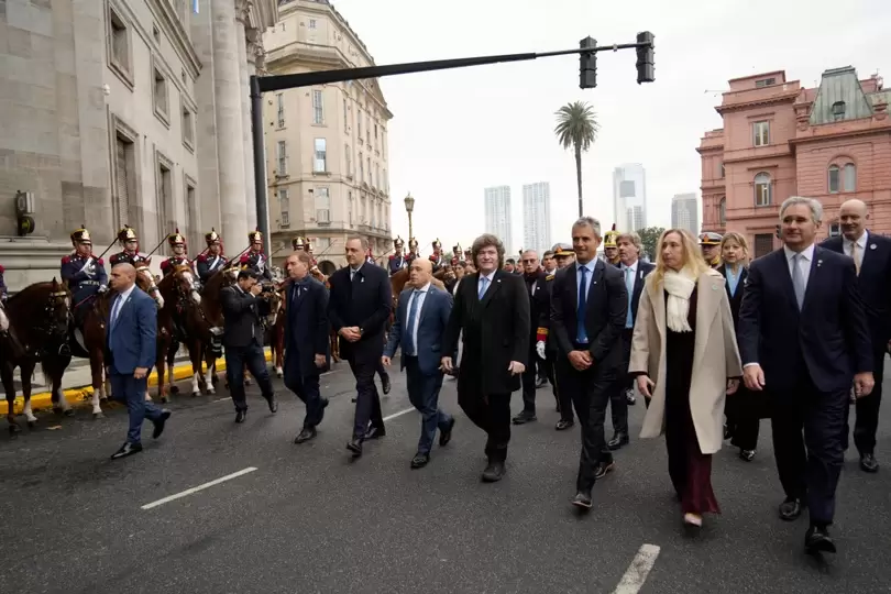 Javier Milei y su gabinete rumbo al tedeum de 2025.