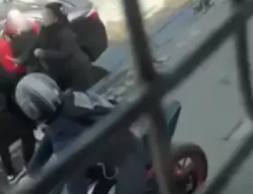 Escenas del robo que termin� con la muerte de un delincuente en Gerli.