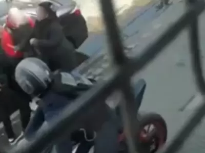 Escenas del robo que termin� con la muerte de un delincuente en Gerli.