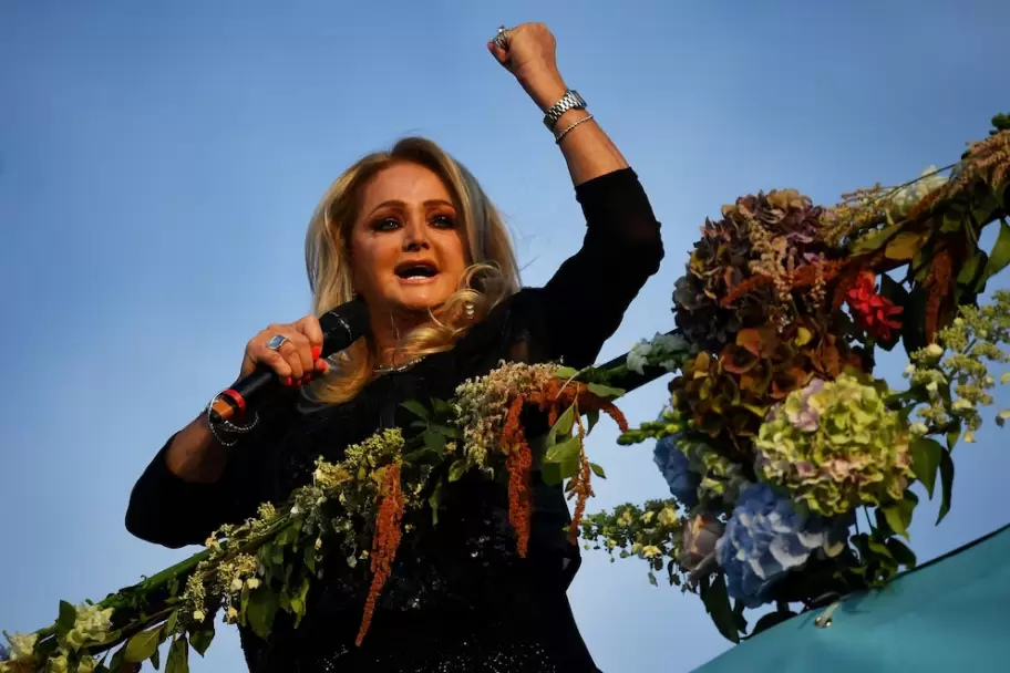 Bonnie Tyler durante un concierto en 2019.